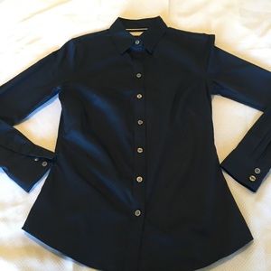 Women’s Banana Republic No iron shirt.